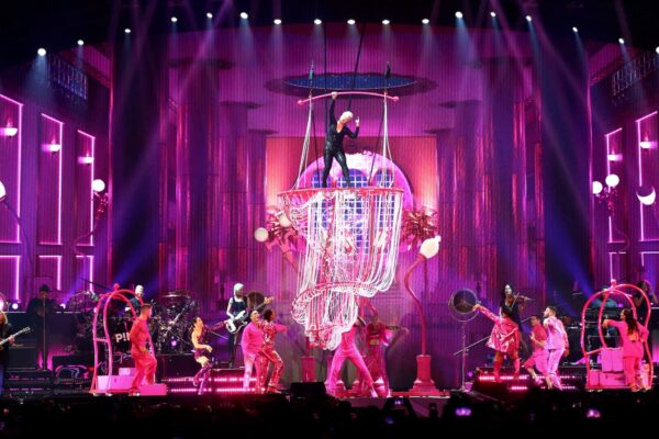 Pink Tour 6-min