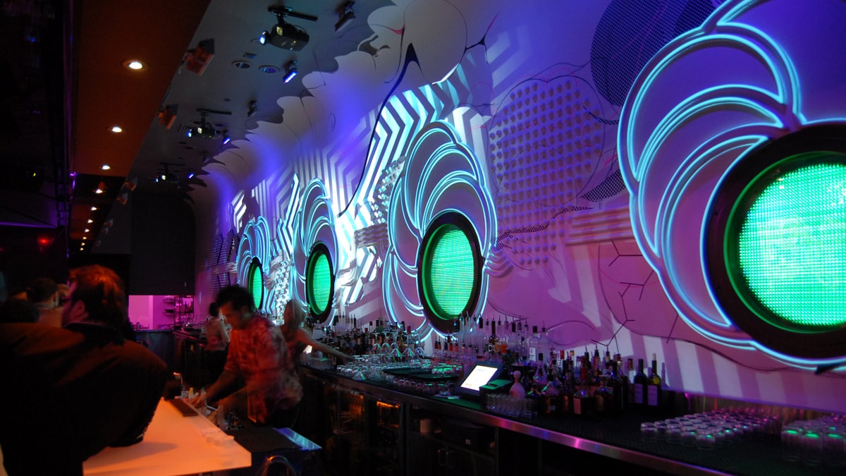 REVOLUTION LOUNGE