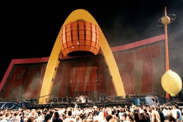 U2-Pop-Mart-Tour-2-min