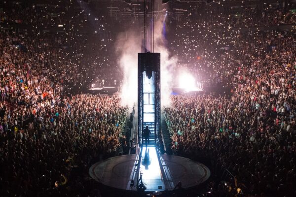 U2-iNNOCENCE-eXPERIENCE-TOUR-2-min