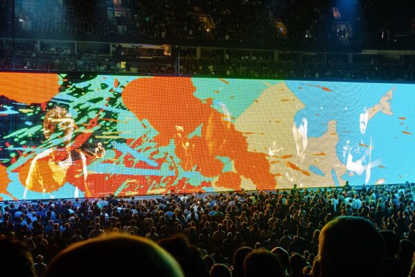 U2-iNNOCENCE-eXPERIENCE-TOUR-4-min