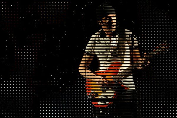 U2-iNNOCENCE-eXPERIENCE-TOUR-6-min