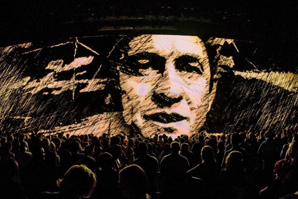 U2-iNNOCENCE-eXPERIENCE-TOUR-8-min