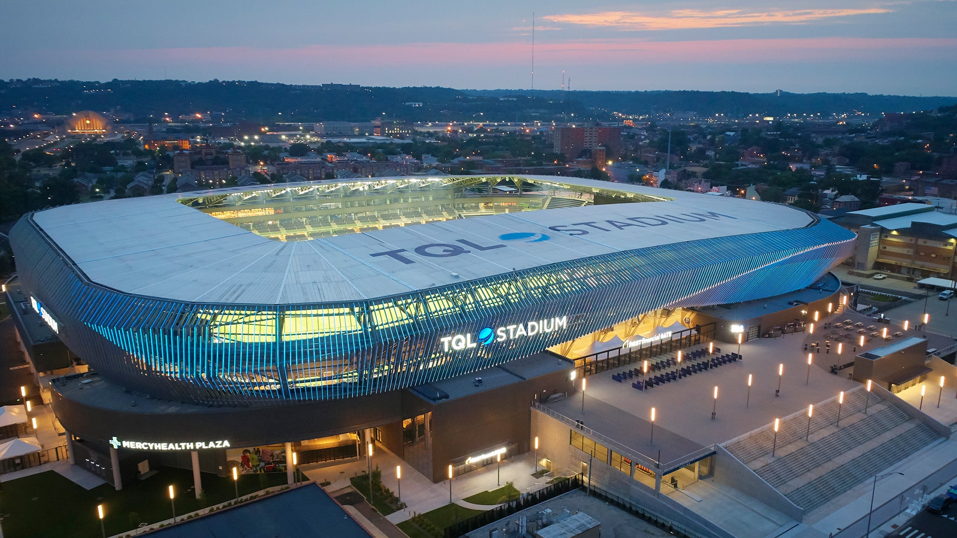 TQL STADIUM COVER STORY IN MONDO | STADIA MAGAZINE