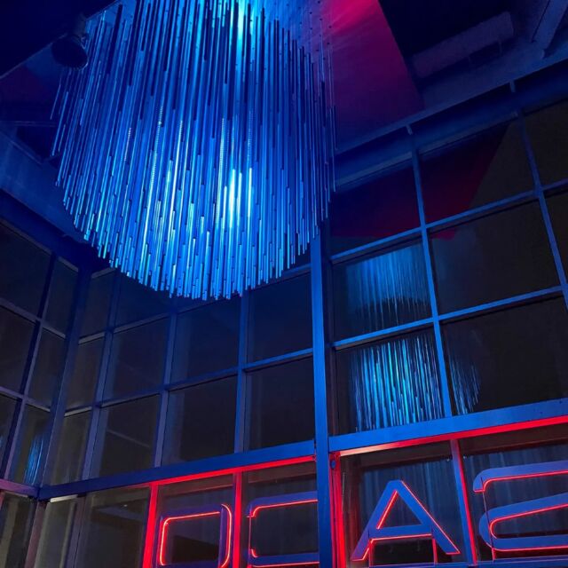 SACO Montréal 
.
.
.
#officialsaco #led #video #lighting #vstick #light #lighting #lightshow #leds #videoscreen #ledvideoscreen #screen #innovation #tech #technology #canada #montreal